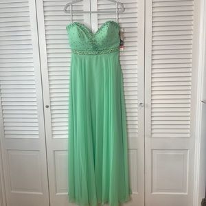 Sparkle Apple Green Strapless Jeweled Formal Prom Dress NWT | Size 14